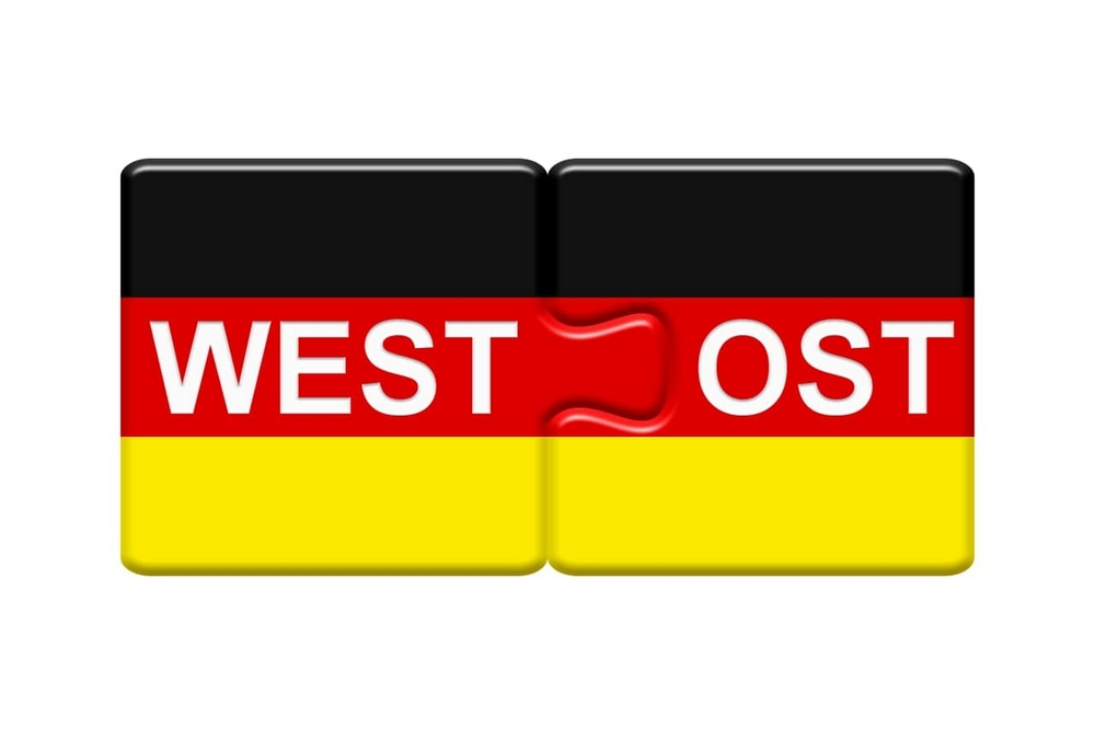 isolated-puzzle-button-german-colors-showing