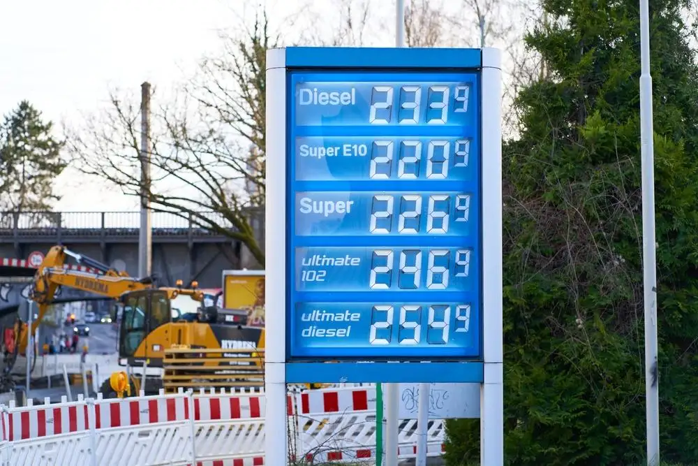 Benzinpreise in einer Tankstelle im Marz 2022